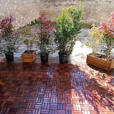 Superbe T2 avec grande terrasse en centre ville à 5 min à pieds des Arènes de Nîmes Exterior foto